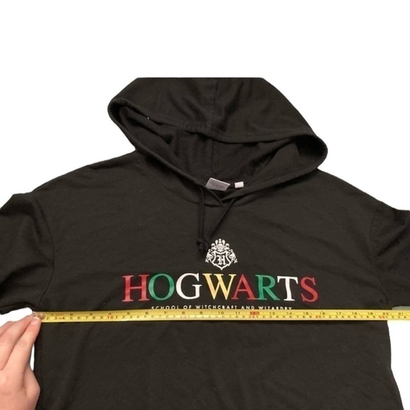 HARRY Potter Hogwarts cropped hooded sweatshirt - Picture 4 of 6
